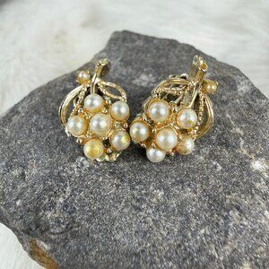 Vintage Lisner Faux Seed Pearl Flower Clip-on Earrings